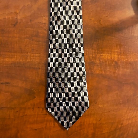 One Men's Pierre Cardin 100% Silk Tie - Picture 2 of 3